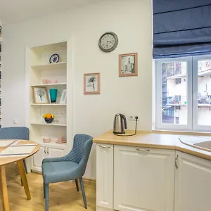 https://royal-apartments-znesenye.hotelslviv.net